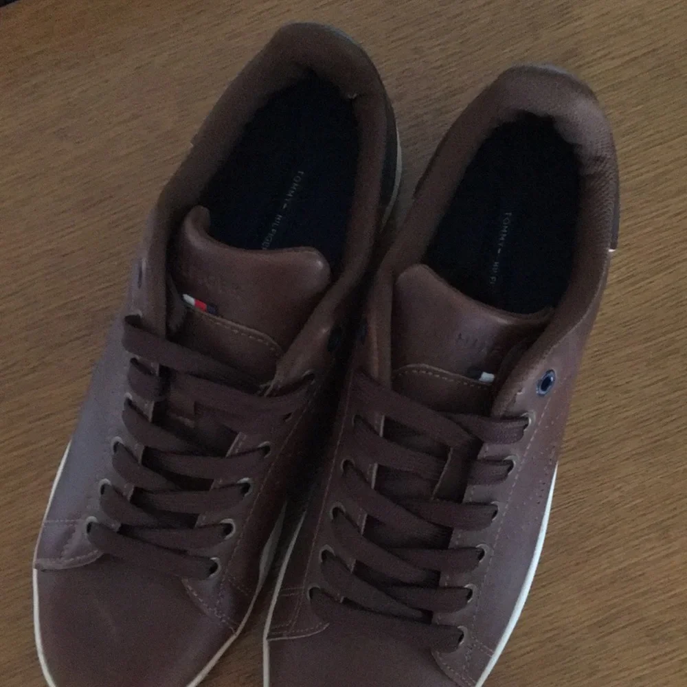 Tommy Hilfiger Leather Sneakers - Picture 3 of 6